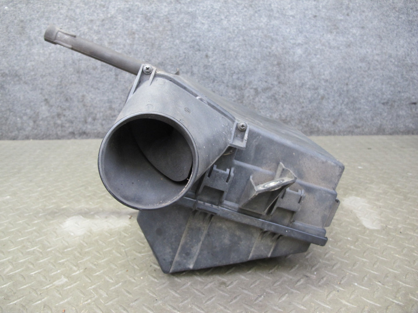 93-95 Mercedes W124 E300D 3.0 OM606 Diesel Air Cleaner Filter Box 6020940404 OEM