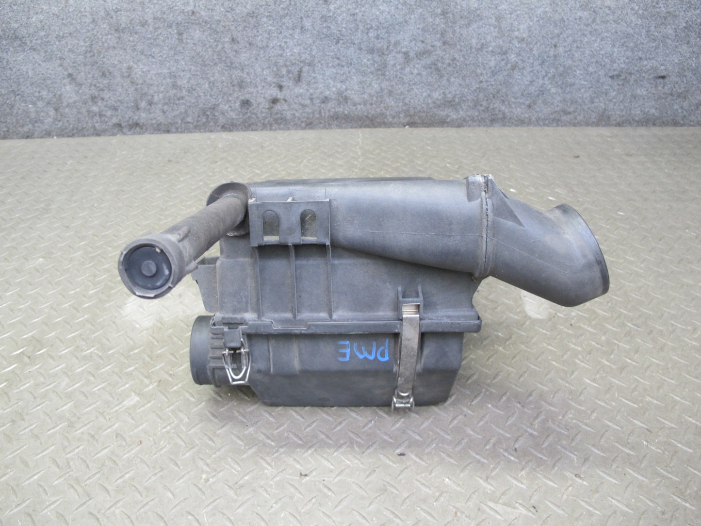 93-95 Mercedes W124 E300D 3.0 OM606 Diesel Air Cleaner Filter Box 6020940404 OEM