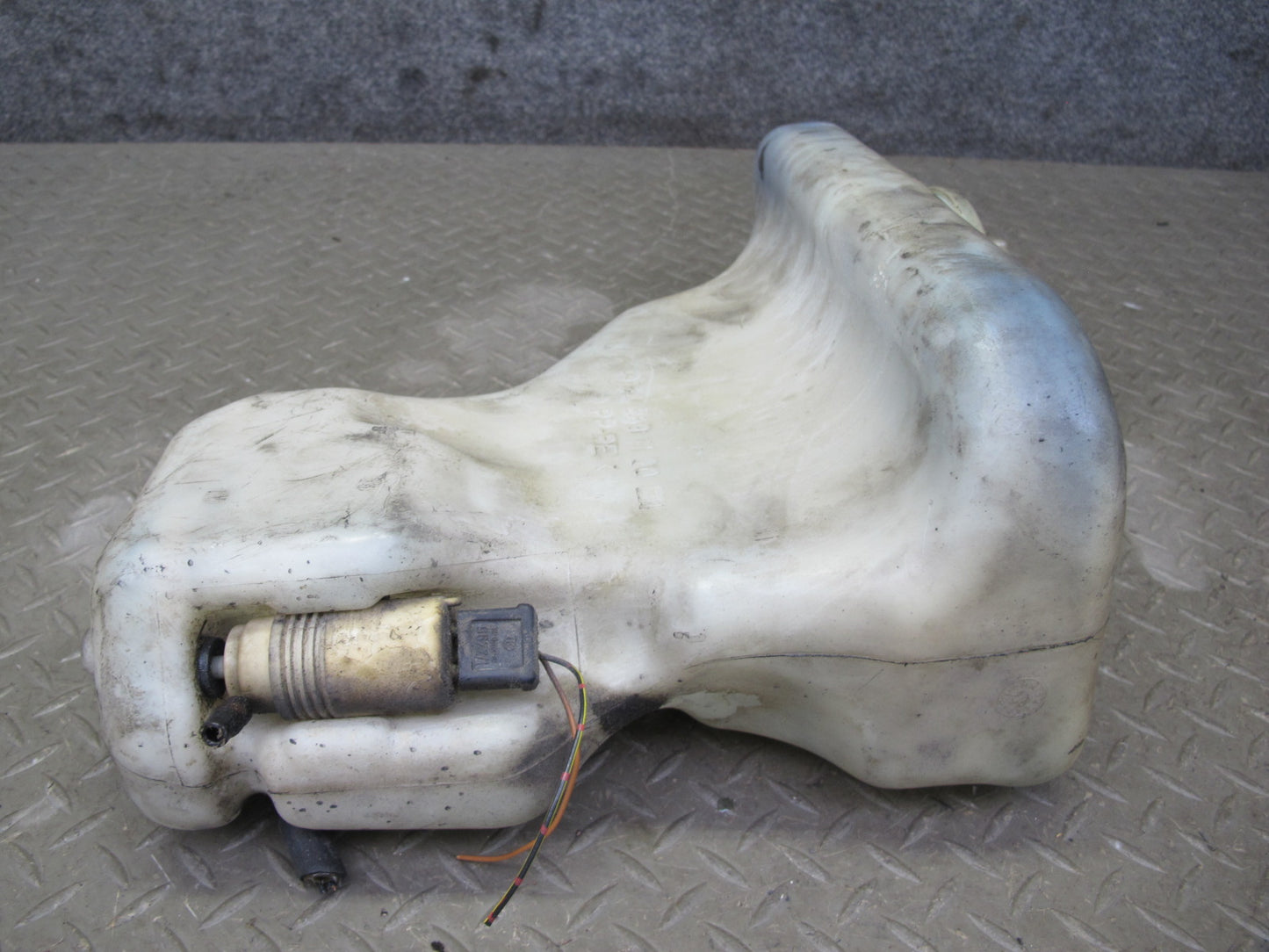 90-95 Mercedes W124 300D Windshield Washer Fluid Reservoir Tank w Pump OEM