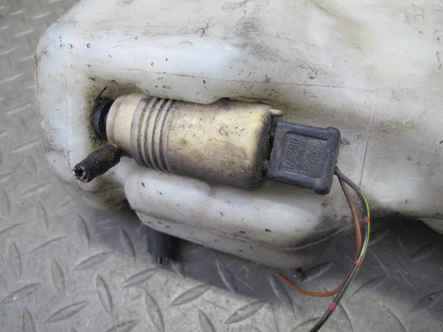 90-95 Mercedes W124 300D Windshield Washer Fluid Reservoir Tank w Pump OEM