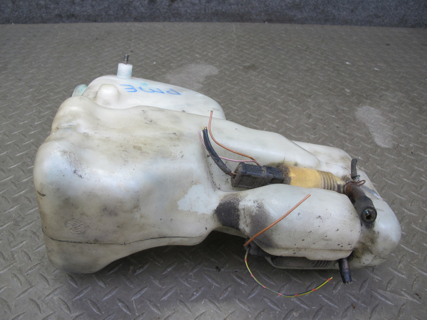 90-95 Mercedes W124 300D Windshield Washer Fluid Reservoir Tank w Pump OEM