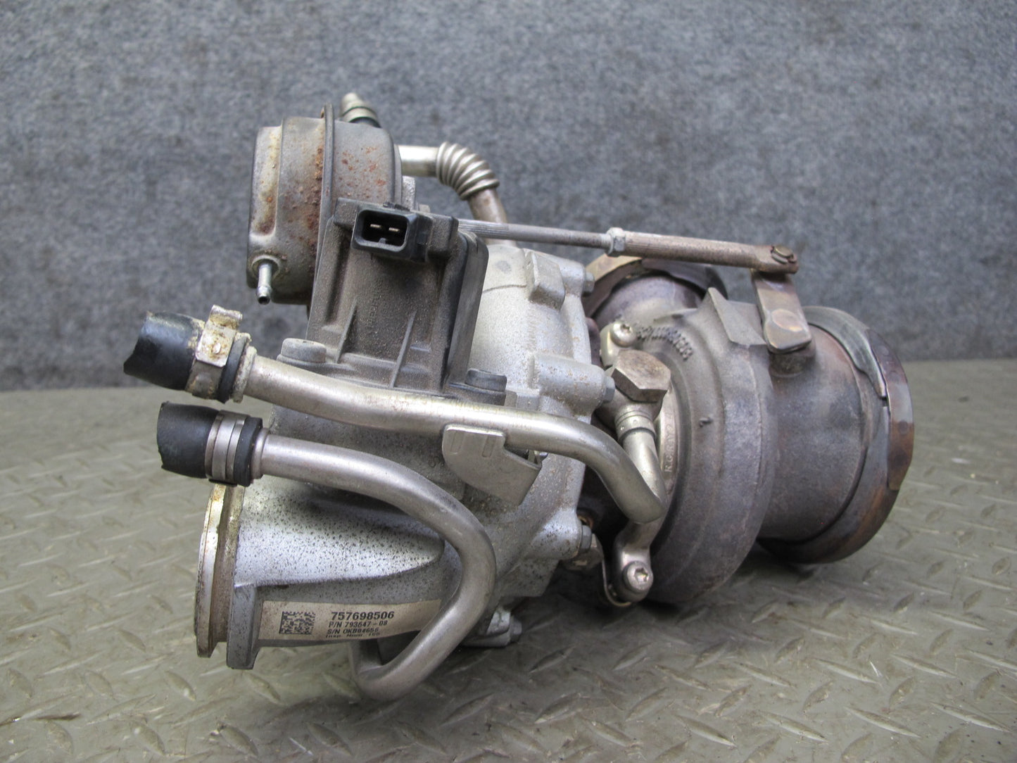 11-12 BMW F07 F10 F12 F13 4.4L 550i N63 Engine Left & Right Turbocharger Set OEM