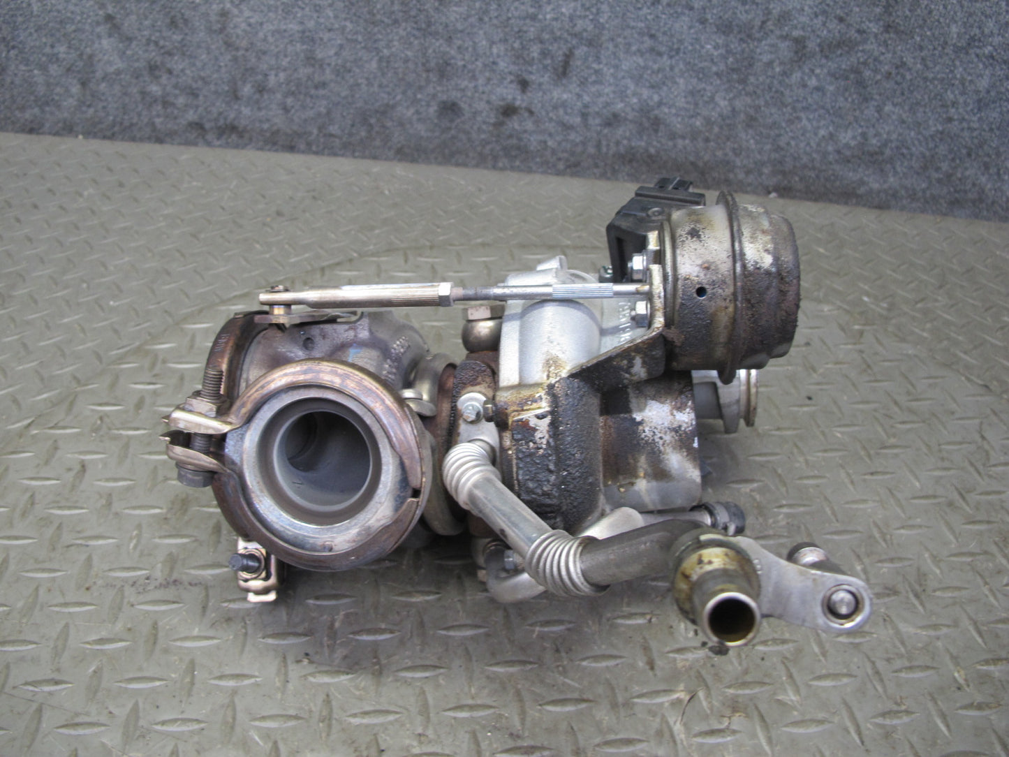 11-12 BMW F07 F10 F12 F13 4.4L 550i N63 Engine Left & Right Turbocharger Set OEM