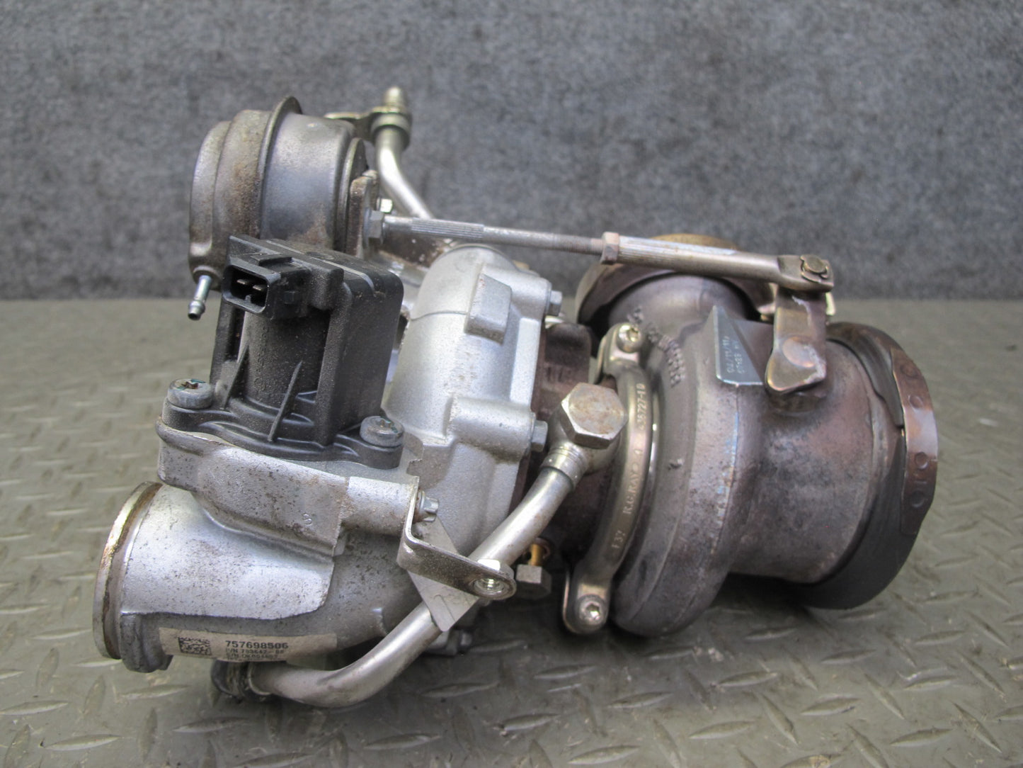 11-12 BMW F07 F10 F12 F13 4.4L 550i N63 Engine Left & Right Turbocharger Set OEM