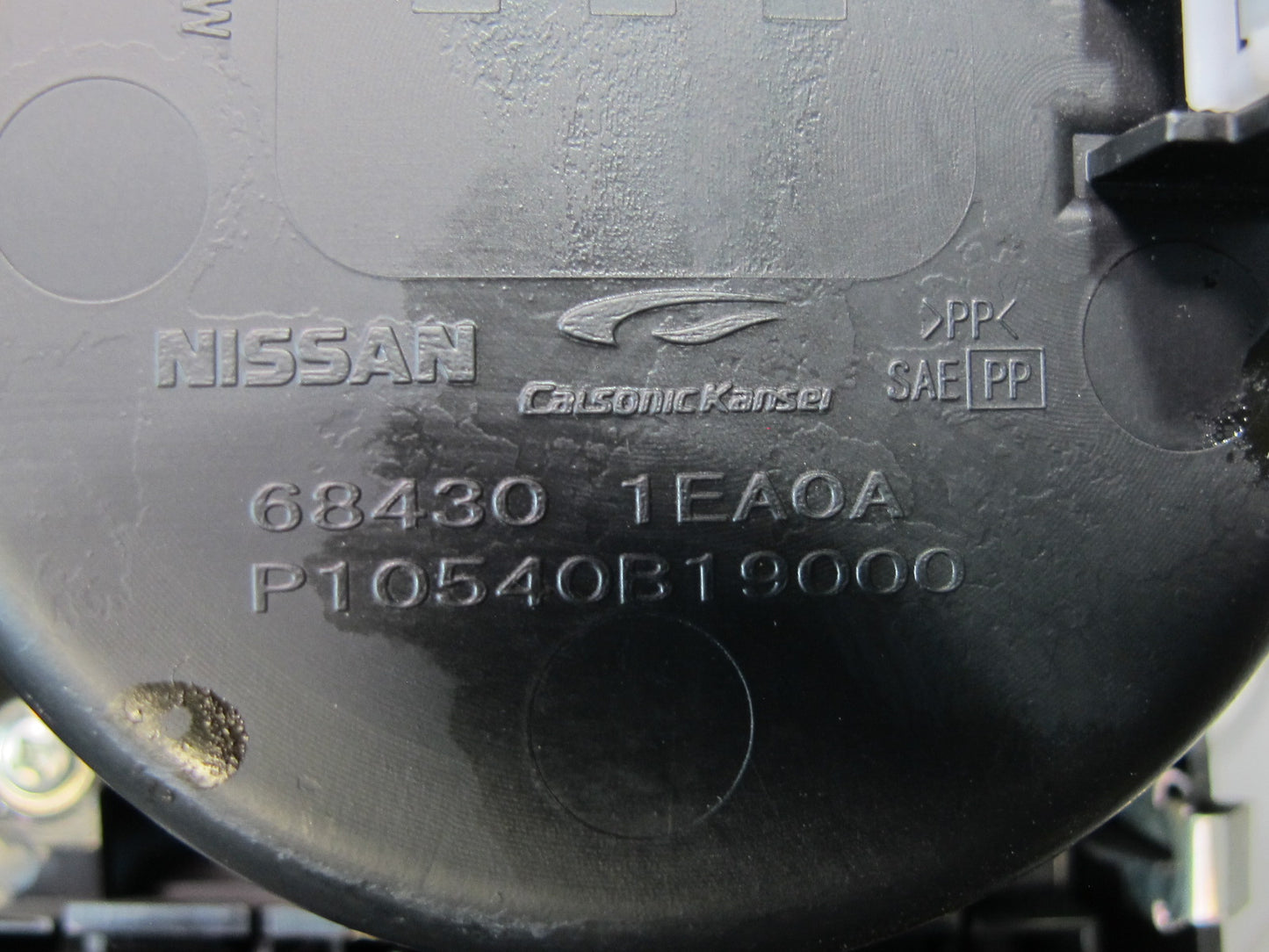 09-20 Nissan Z34 370Z Coupe Center Console Cupholder w Heated Seat Switch OEM