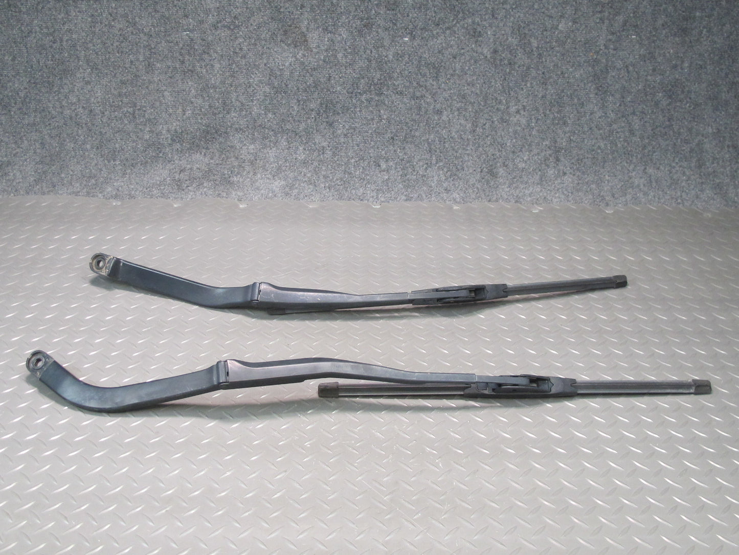 11-20 Nissan Z34 370Z Set of 2 Front Left & Right Windshield Wiper Arm OEM