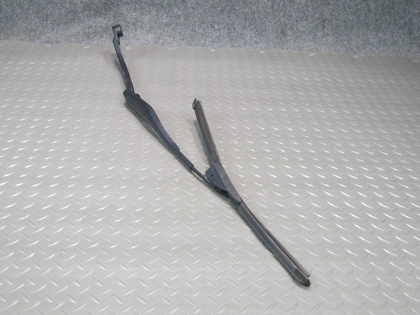 11-20 Nissan Z34 370Z Set of 2 Front Left & Right Windshield Wiper Arm OEM