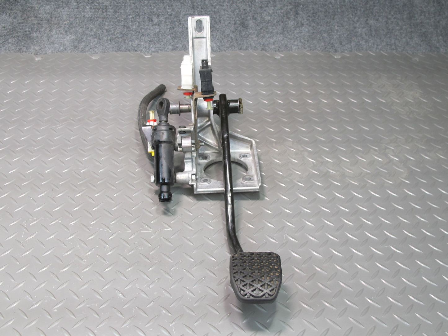 98-99 BMW E36 328i 3-SERIES M/T Gas Throttle Brake Pedal Cylinder Line Set OEM