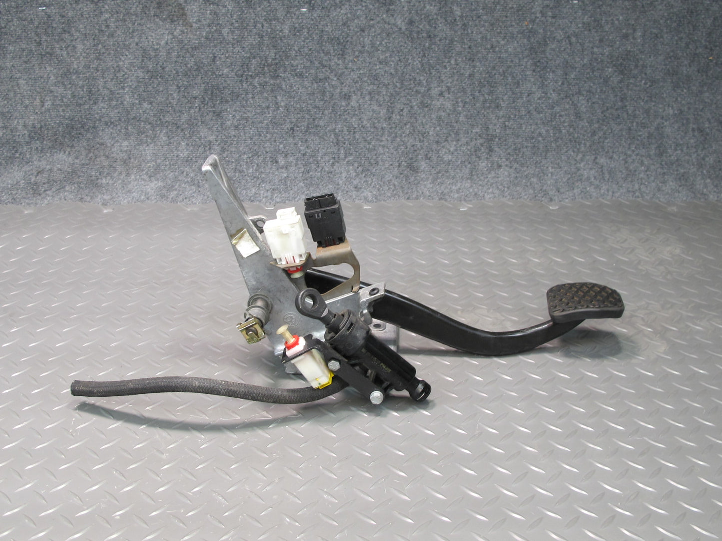 98-99 BMW E36 328i 3-SERIES M/T Gas Throttle Brake Pedal Cylinder Line Set OEM