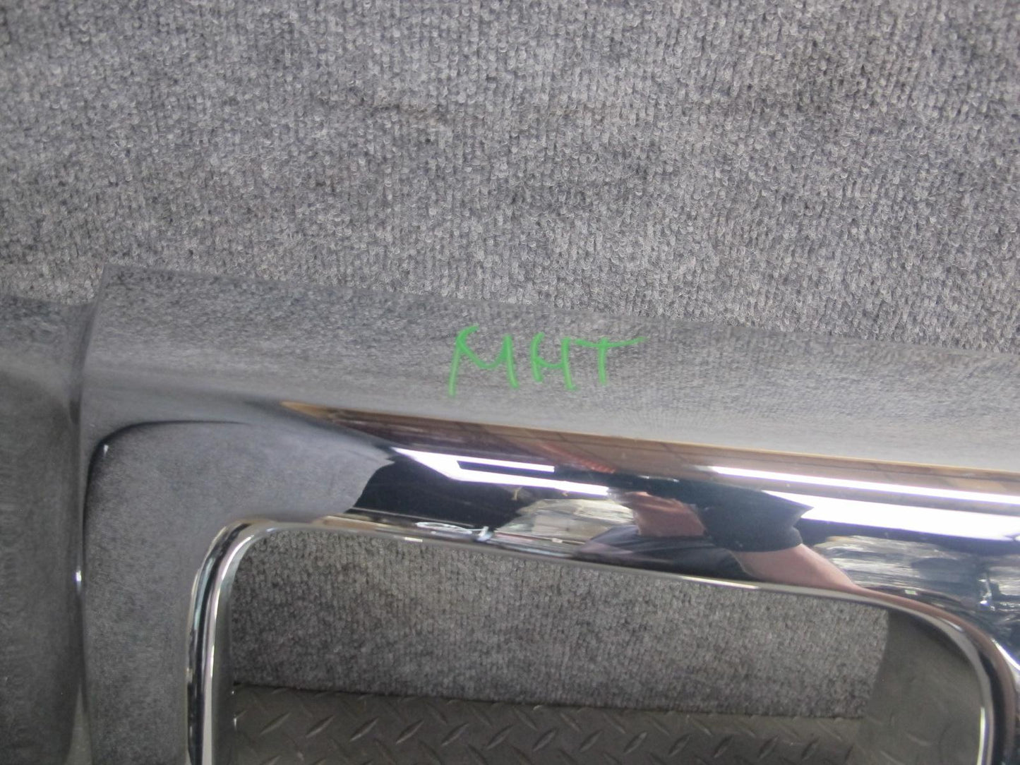 2003-2007 Hummer H2 Front Bumper Radiator Upper Grille Molding 15777617