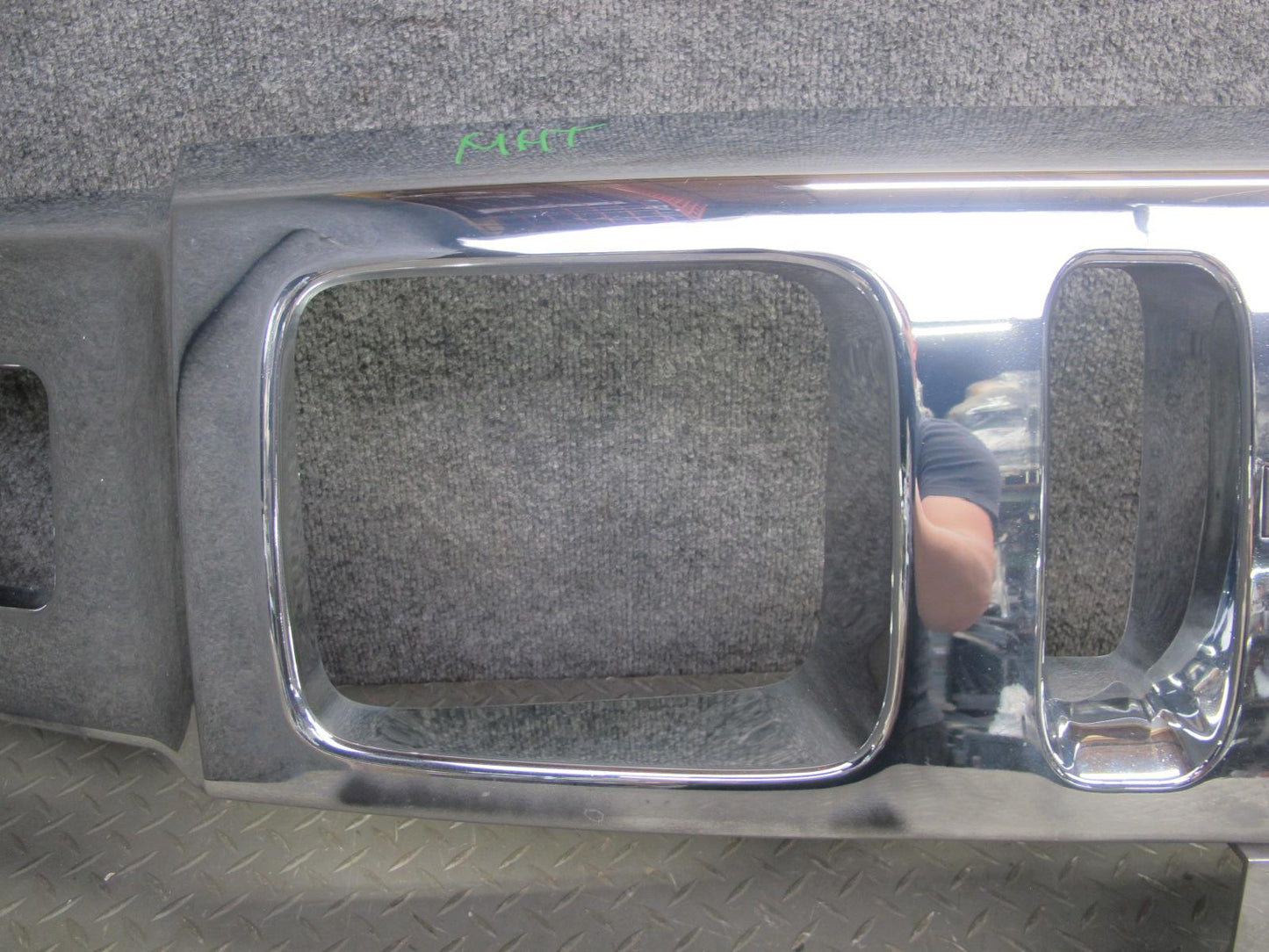 2003-2007 Hummer H2 Front Bumper Radiator Upper Grille Molding 15777617