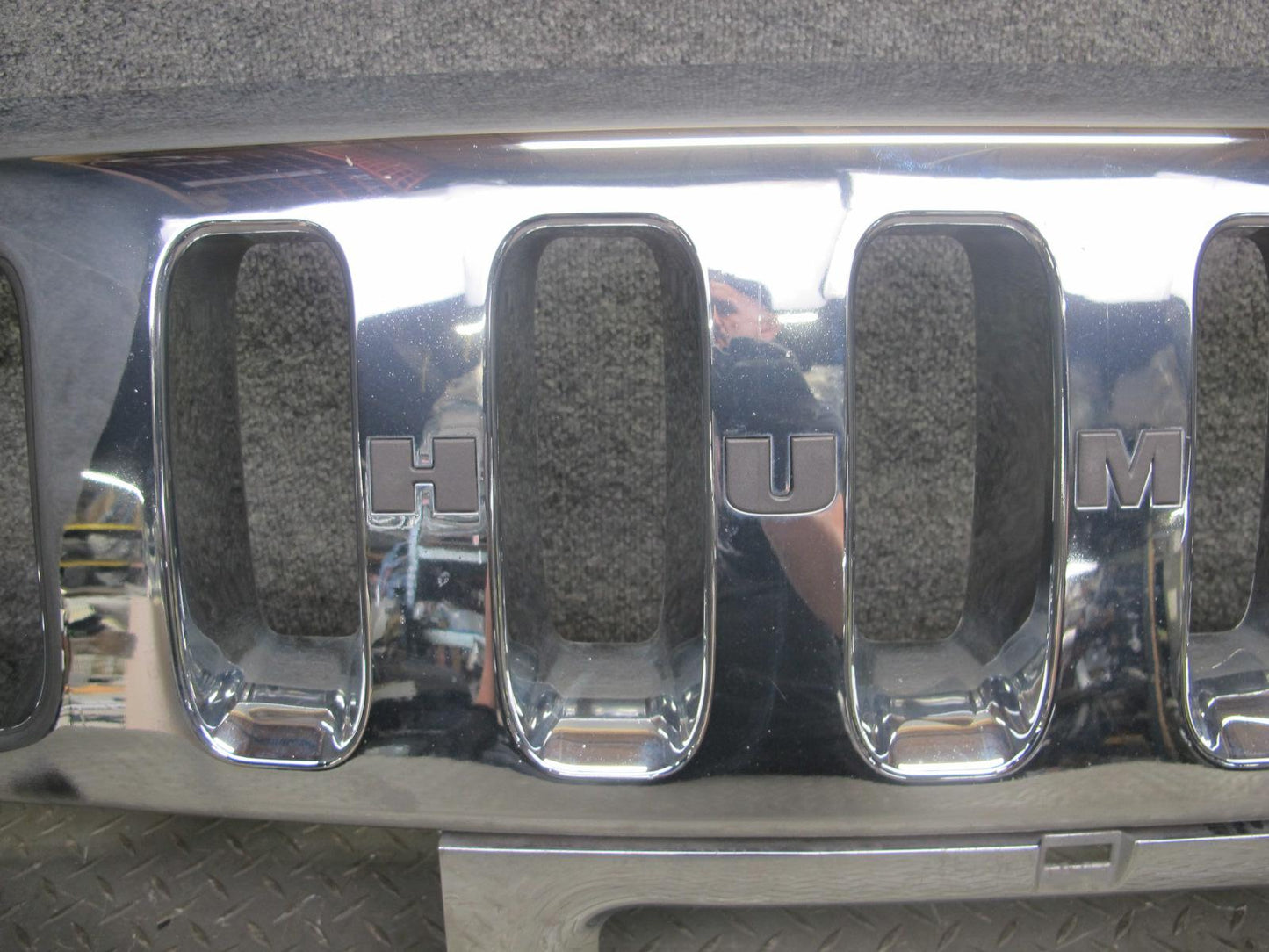 2003-2007 Hummer H2 Front Bumper Radiator Upper Grille Molding 15777617