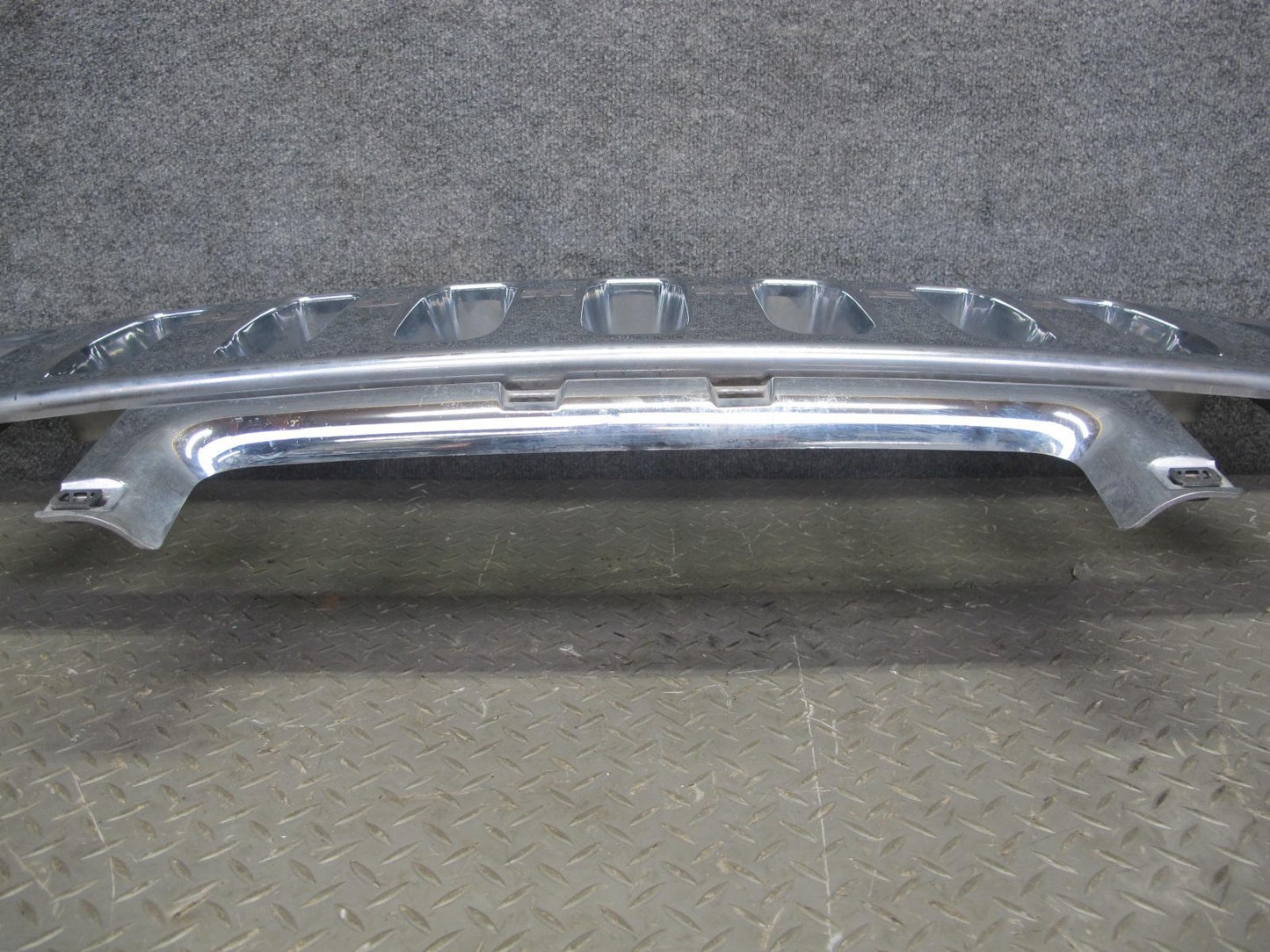 2003-2007 Hummer H2 Front Bumper Radiator Upper Grille Molding 15777617