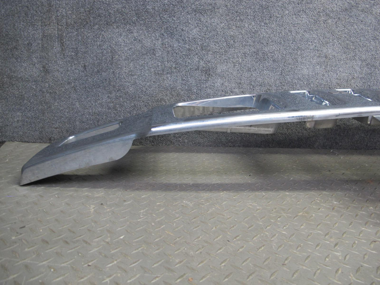 2003-2007 Hummer H2 Front Bumper Radiator Upper Grille Molding 15777617