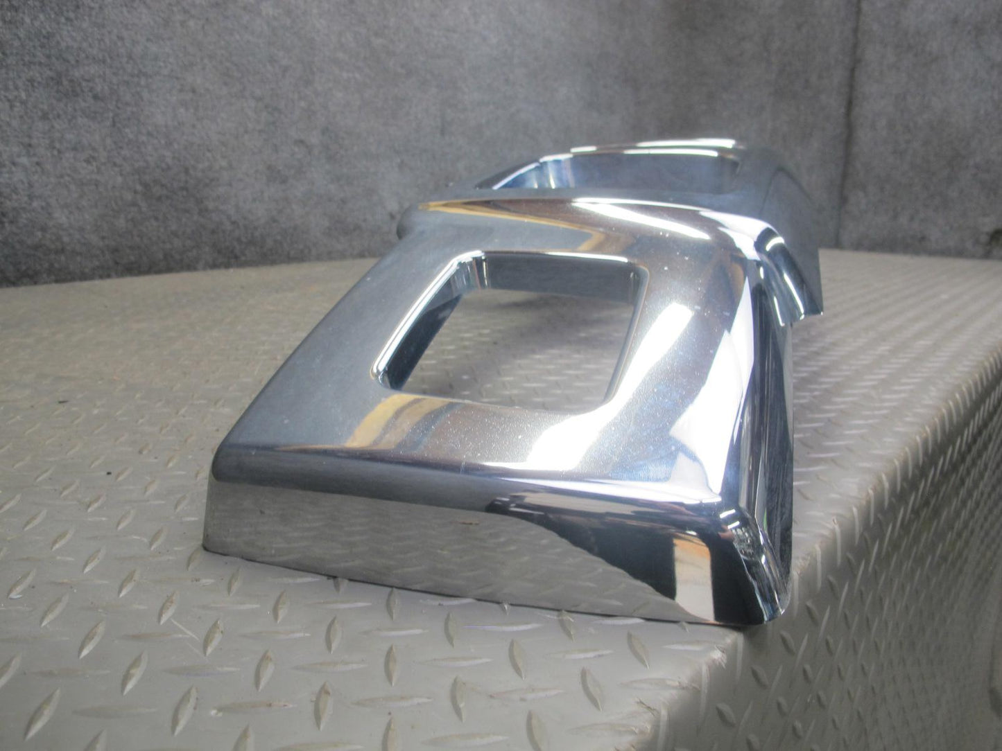 2003-2007 Hummer H2 Front Bumper Radiator Upper Grille Molding 15777617