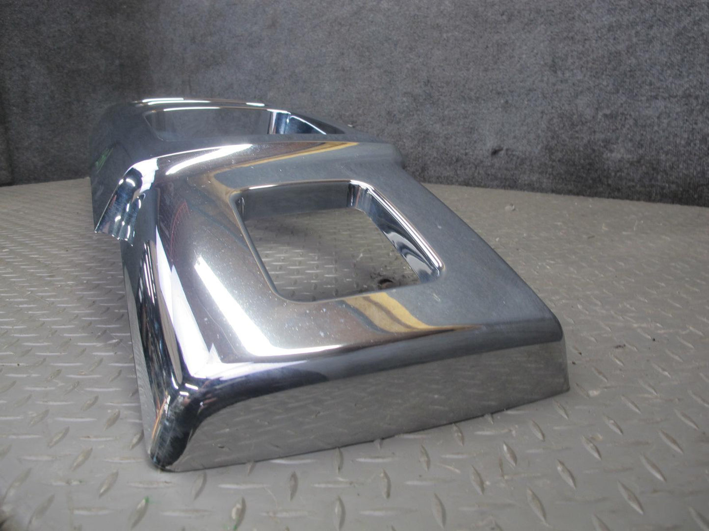 2003-2007 Hummer H2 Front Bumper Radiator Upper Grille Molding 15777617