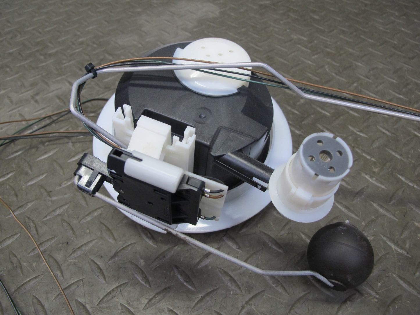 13-16 Audi S4 B8 Fuel Pump Level Sensor Assembly 8KO919051AD OEM