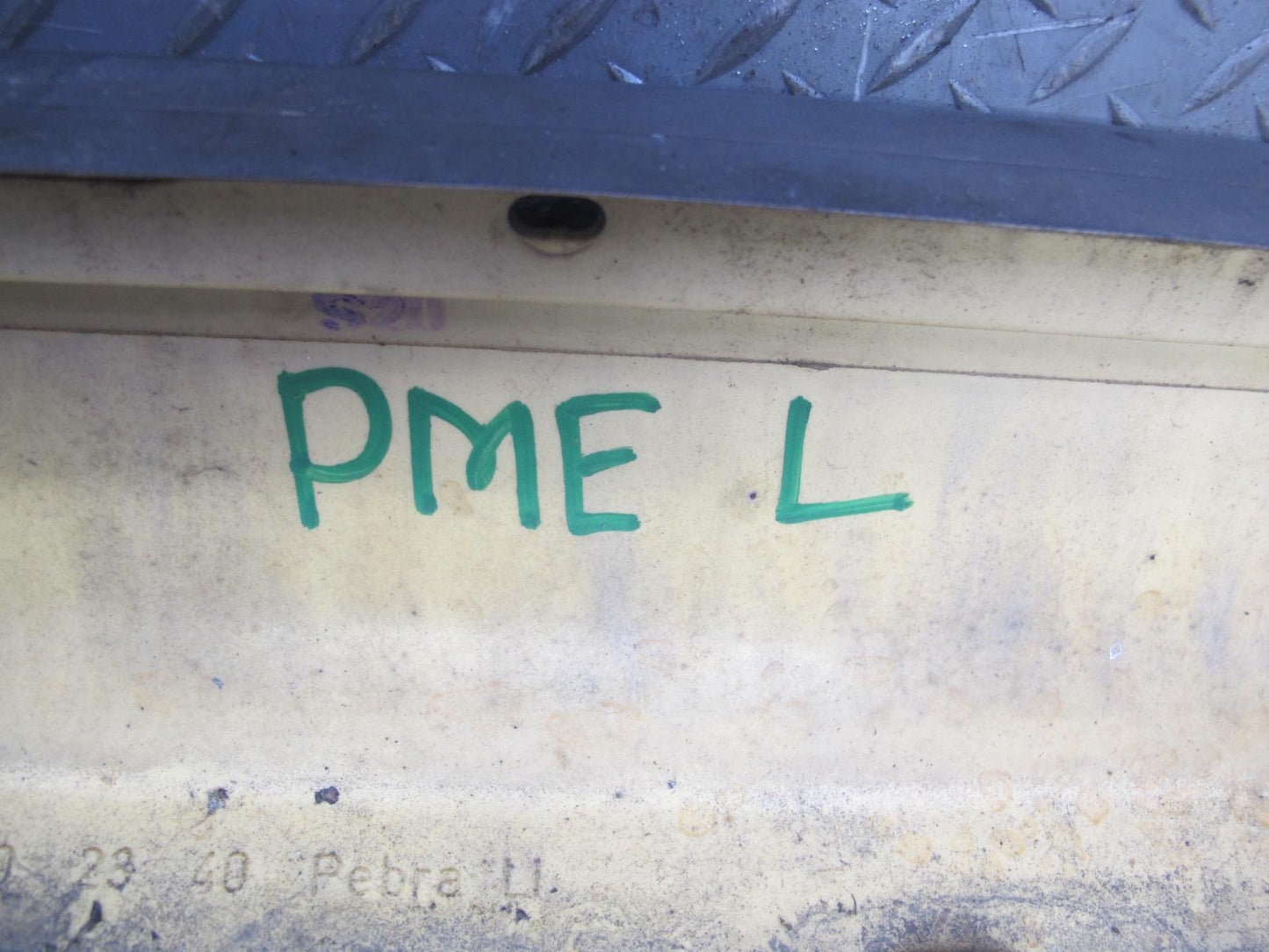 90-95 Mercedes W124 300D Left & Right Side Skirt Rocker Panel Silver Set OEM