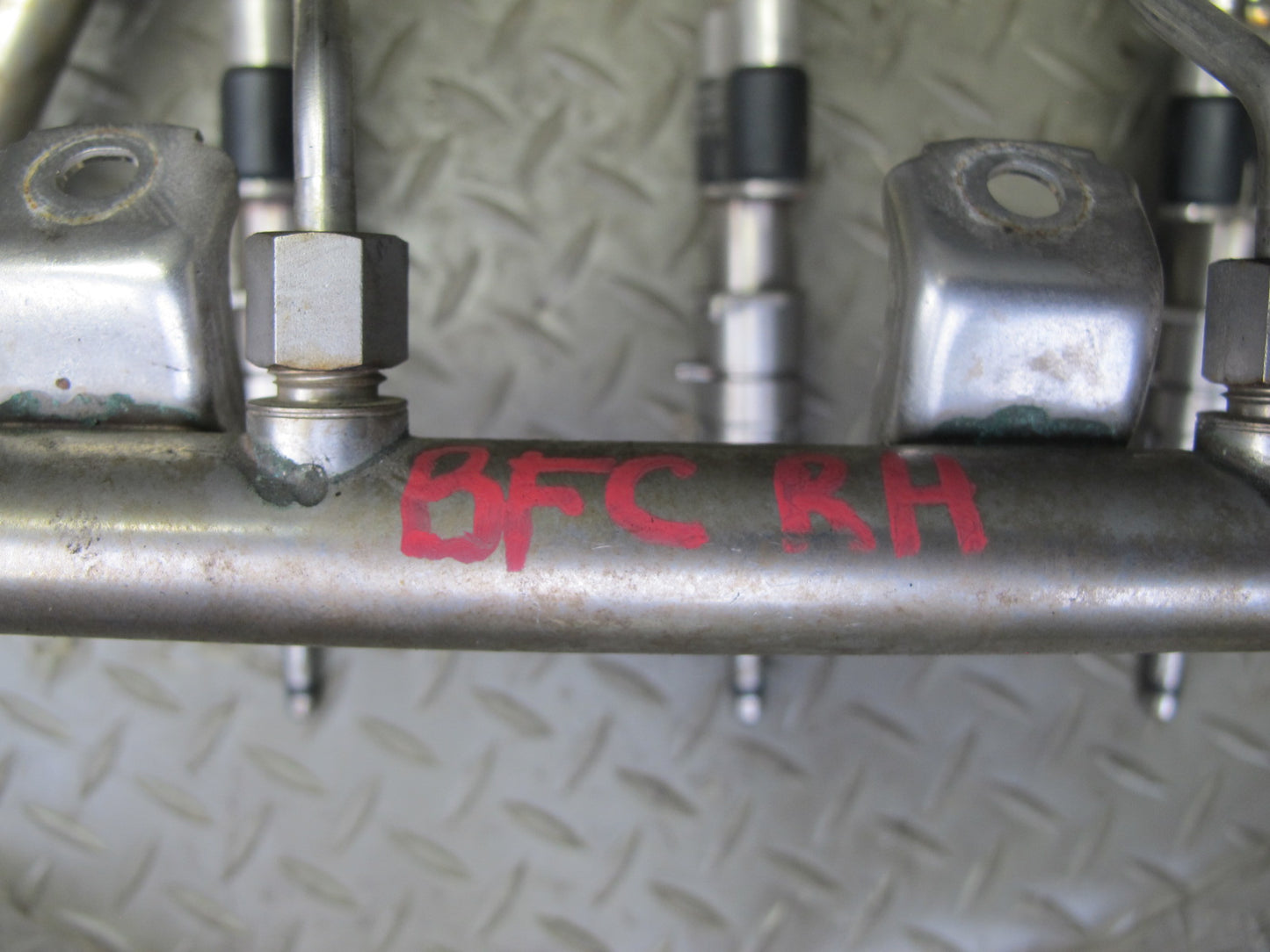 11-13 BMW F10 F12 4.4L 550i N63 Fuel Rail Injector Pipe Line Set Index 12 OEM