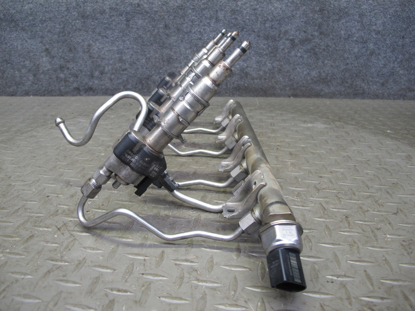 11-13 BMW F10 F12 4.4L 550i N63 Fuel Rail Injector Pipe Line Set Index 12 OEM