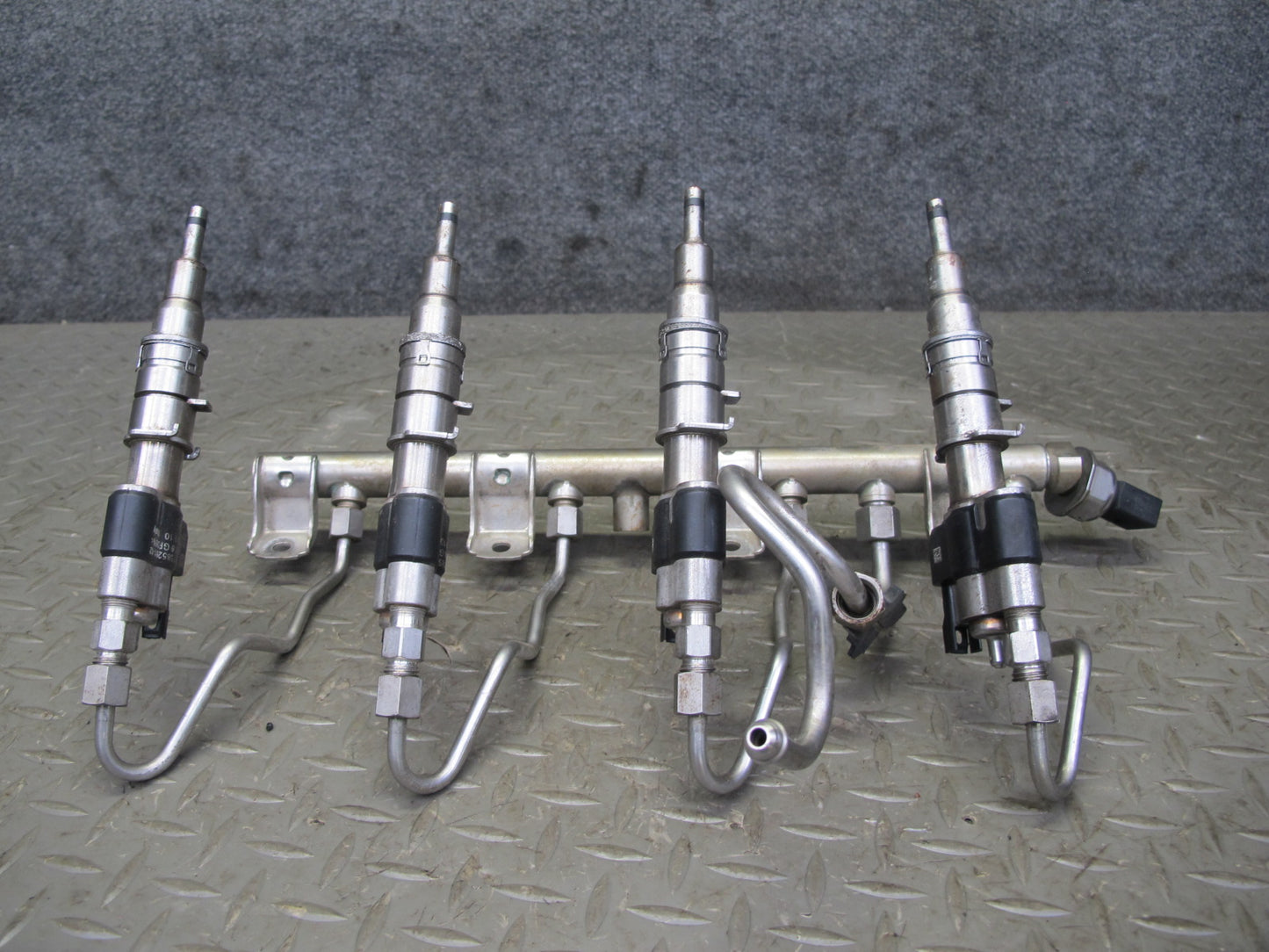 11-13 BMW F10 F12 4.4L 550i N63 Fuel Rail Injector Pipe Line Set Index 12 OEM