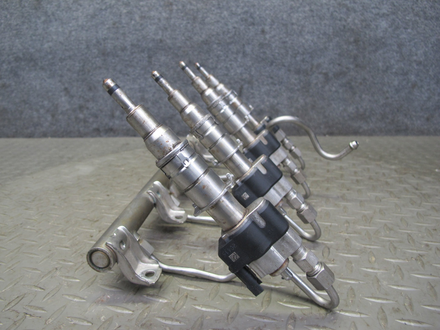 11-13 BMW F10 F12 4.4L 550i N63 Fuel Rail Injector Pipe Line Set Index 12 OEM