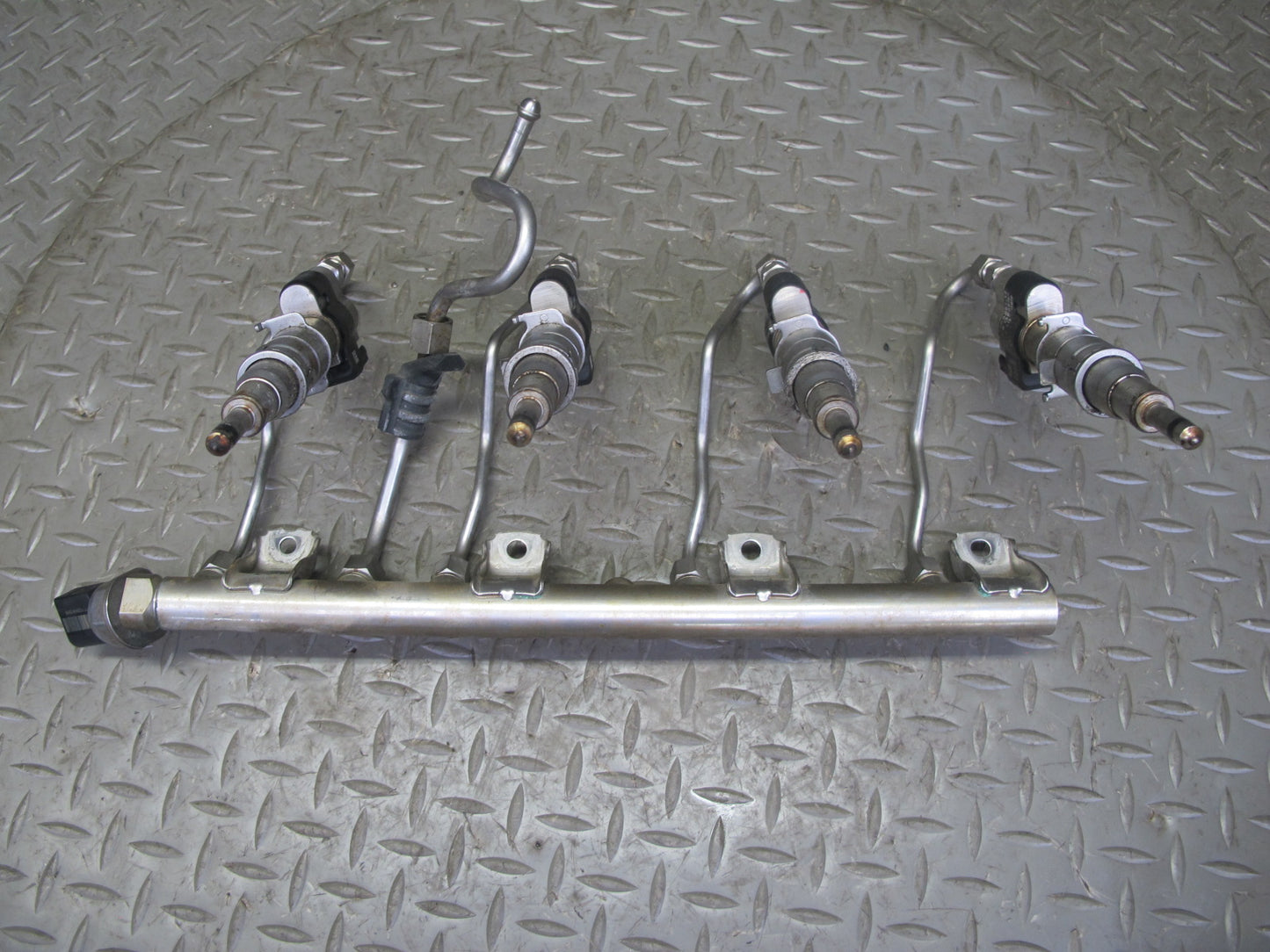 11-13 BMW F10 F12 4.4L 550i N63 Fuel Rail Injector Pipe Line Set Index 12 OEM