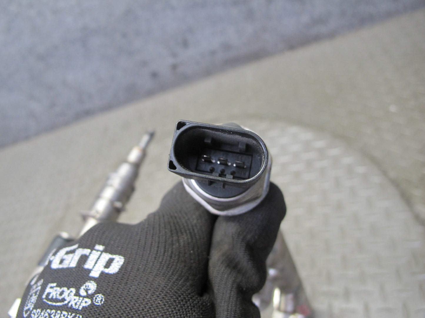 11-13 BMW F10 F12 4.4L 550i N63 Fuel Rail Injector Pipe Line Set Index 12 OEM