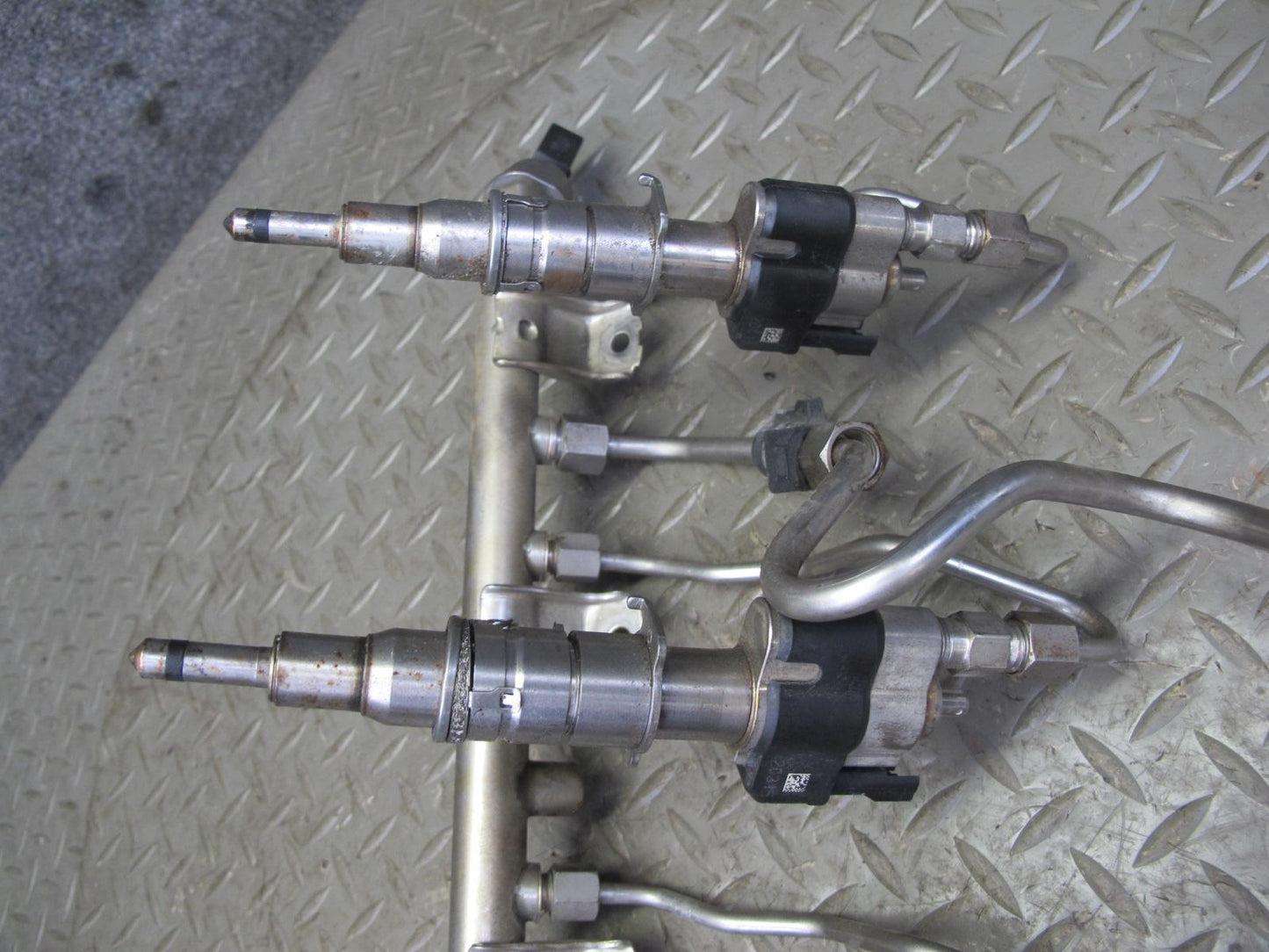 11-13 BMW F10 F12 4.4L 550i N63 Fuel Rail Injector Pipe Line Set Index 12 OEM