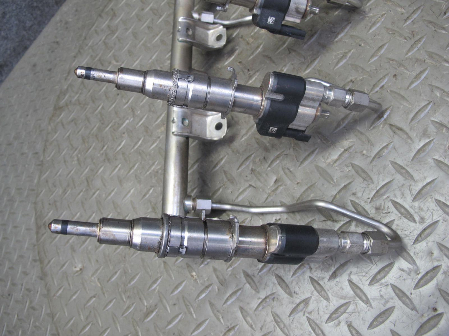 11-13 BMW F10 F12 4.4L 550i N63 Fuel Rail Injector Pipe Line Set Index 12 OEM