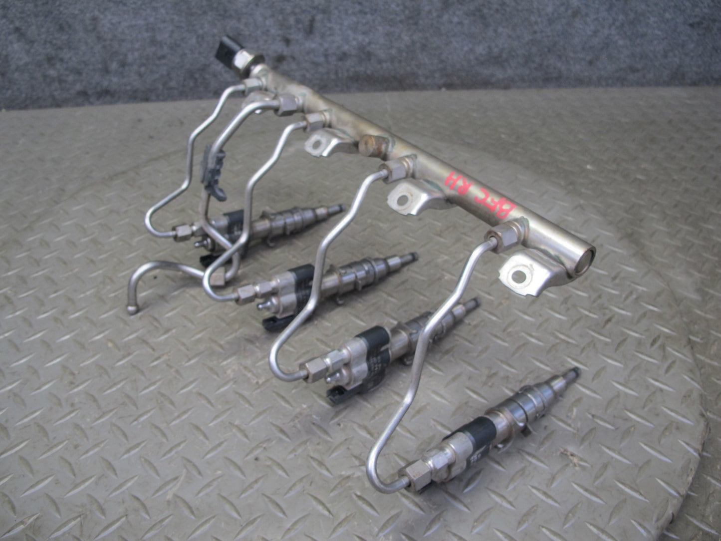 11-13 BMW F10 F12 4.4L 550i N63 Fuel Rail Injector Pipe Line Set Index 12 OEM