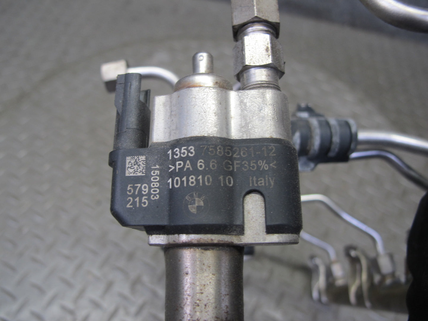 11-13 BMW F10 F12 4.4L 550i N63 Fuel Rail Injector Pipe Line Set Index 12 OEM