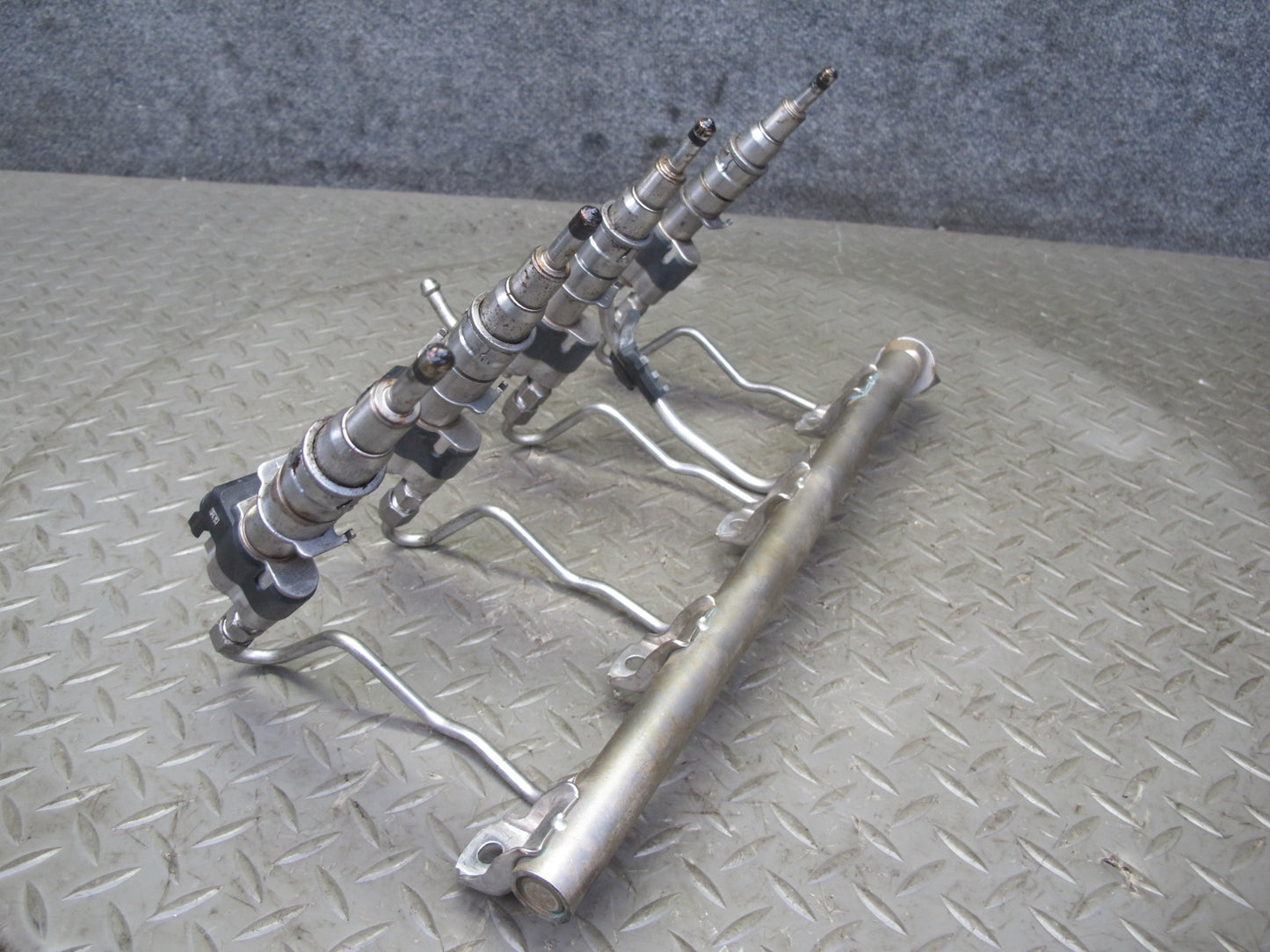 11-13 BMW F10 F12 4.4L 550i N63 Fuel Rail Injector Pipe Line Set Index 12 OEM