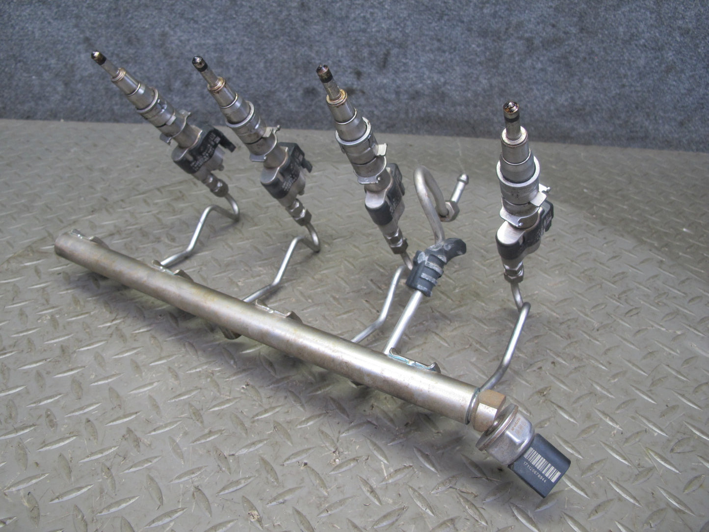 11-13 BMW F10 F12 4.4L 550i N63 Fuel Rail Injector Pipe Line Set Index 12 OEM