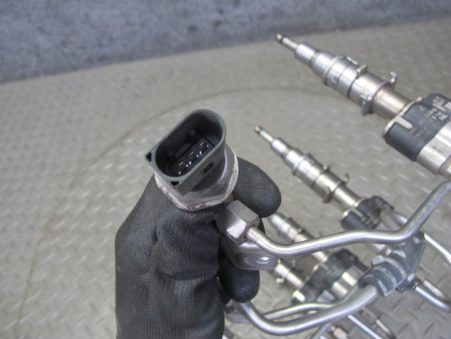 11-13 BMW F10 F12 4.4L 550i N63 Fuel Rail Injector Pipe Line Set Index 12 OEM