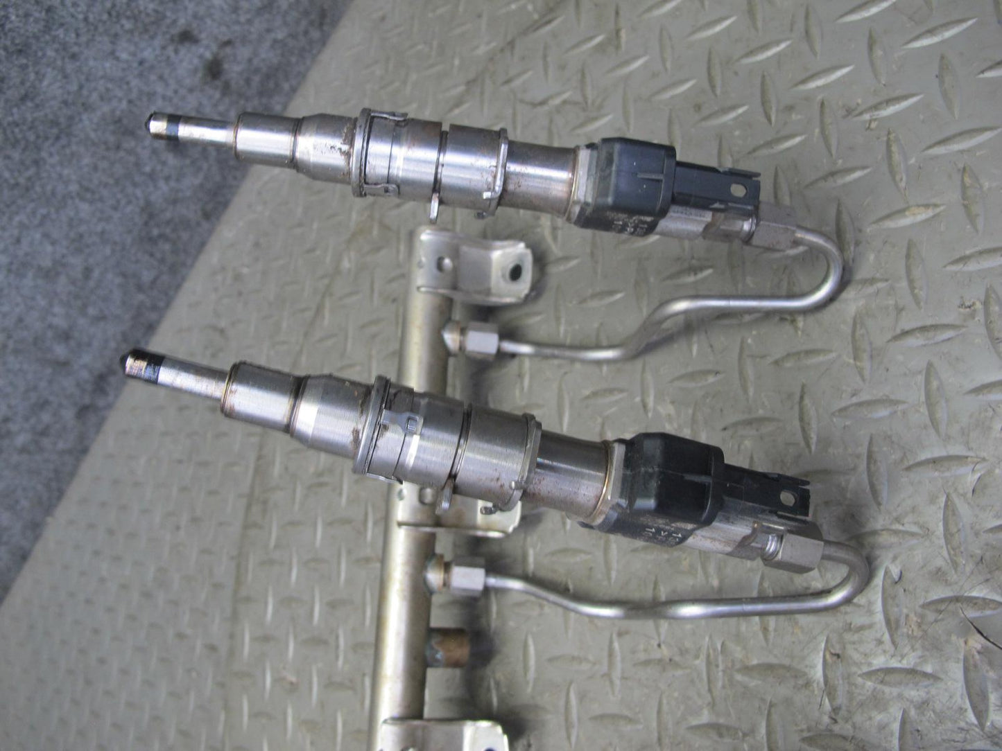 11-13 BMW F10 F12 4.4L 550i N63 Fuel Rail Injector Pipe Line Set Index 12 OEM