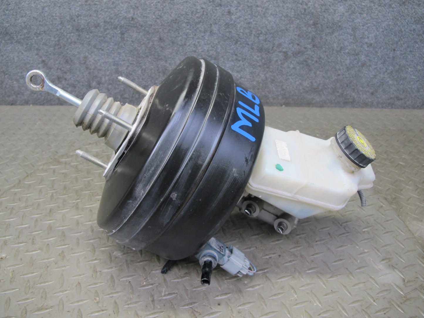 2017-2020 Maserati Levante M161 Brake Master Cylinder Power Booster Assembly