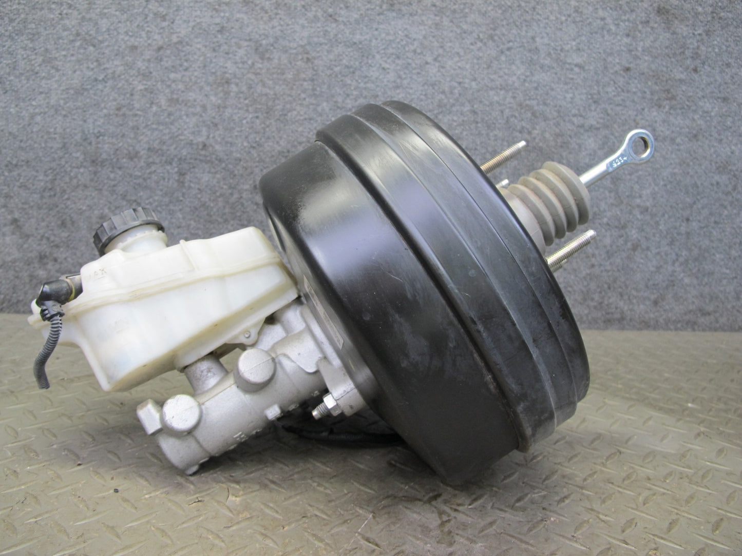 2017-2020 Maserati Levante M161 Brake Master Cylinder Power Booster Assembly