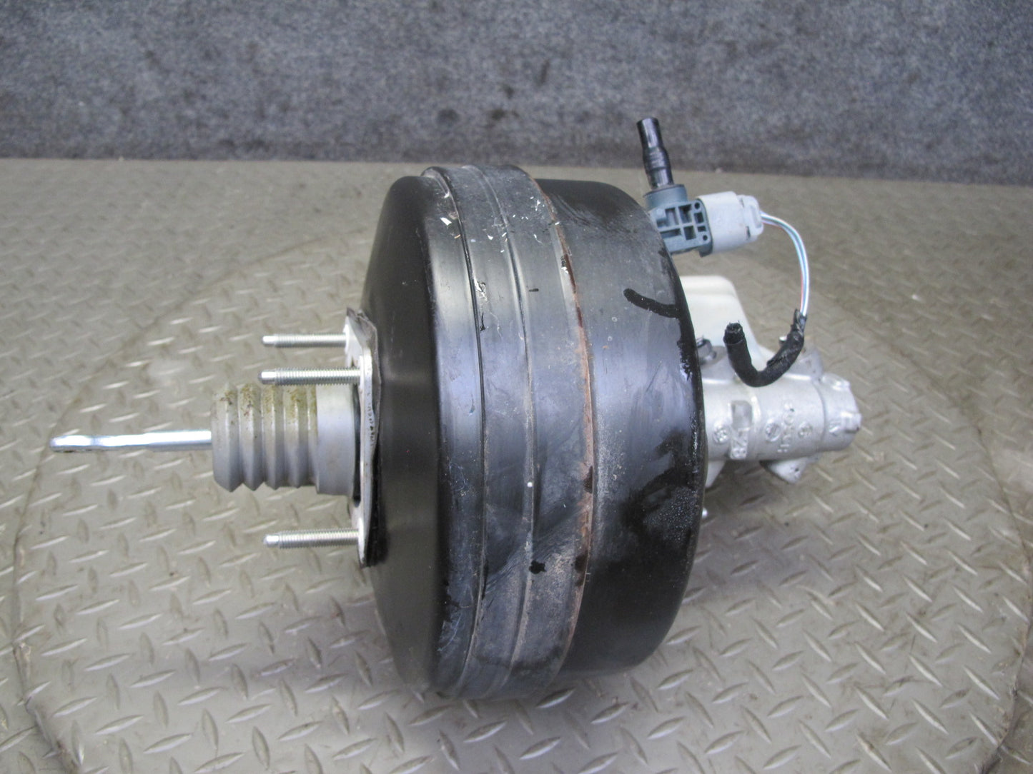 2017-2020 Maserati Levante M161 Brake Master Cylinder Power Booster Assembly