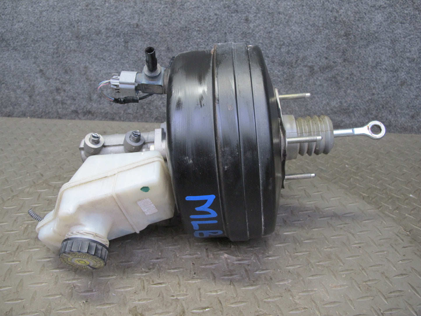 2017-2020 Maserati Levante M161 Brake Master Cylinder Power Booster Assembly