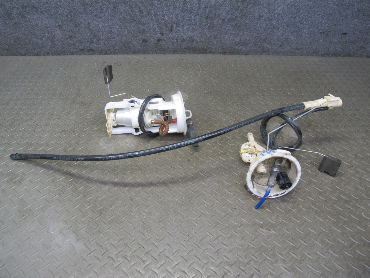 01-06 BMW E46 330i 330Ci 3.0L M54 Fuel Pump Level Sensor Sending Unit Set OEM