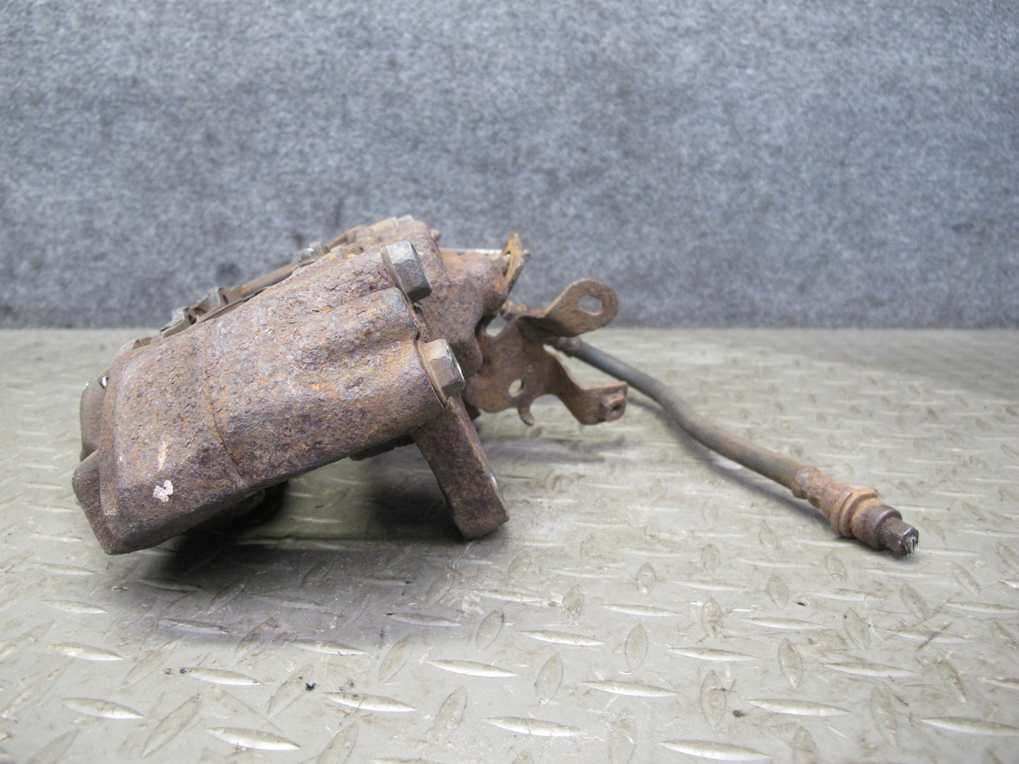 2003-2009 Lexus UZJ120L GX470 Front Left & Right Side Brake Caliper Set of 2