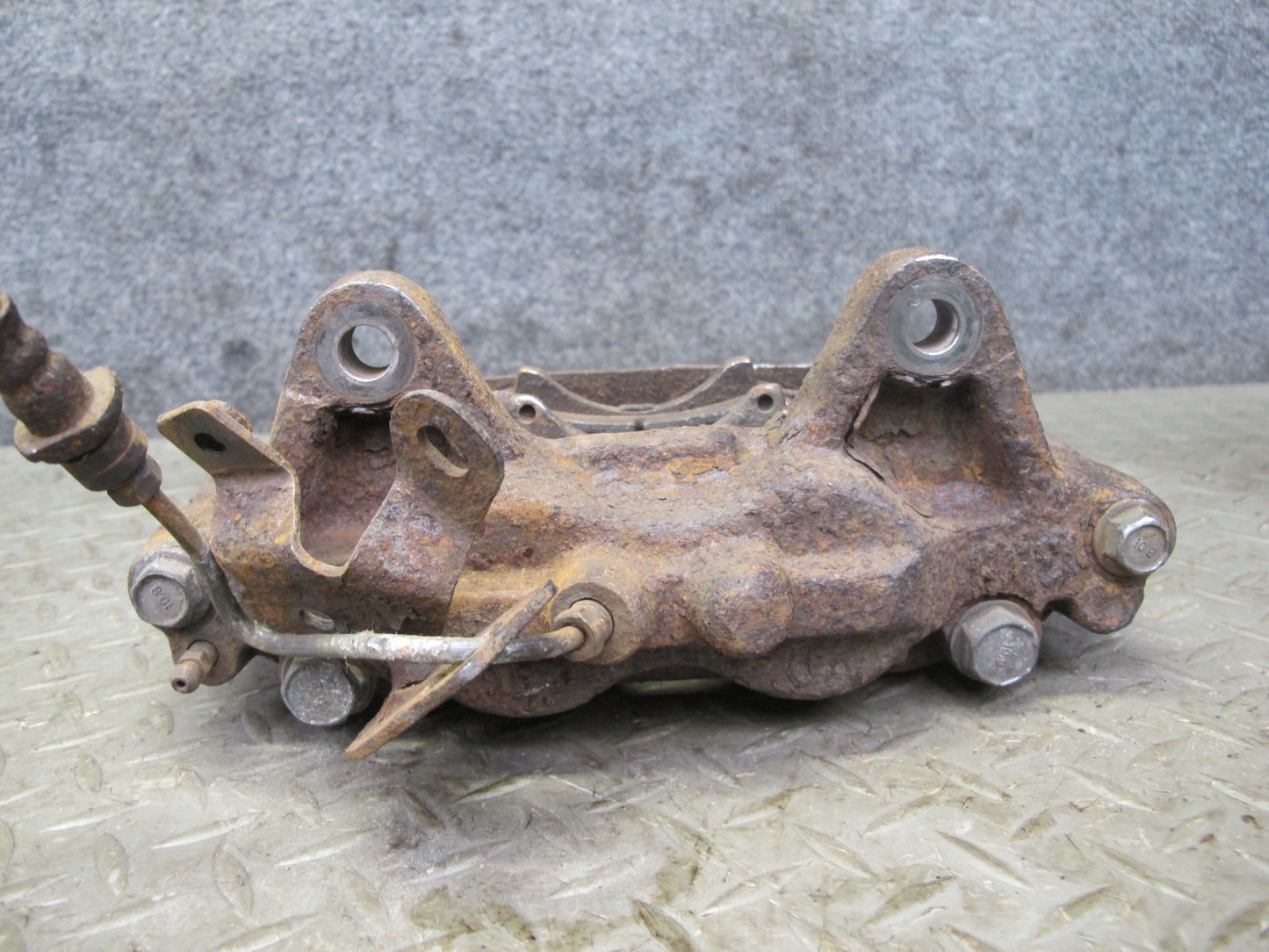 2003-2009 Lexus UZJ120L GX470 Front Left & Right Side Brake Caliper Set of 2