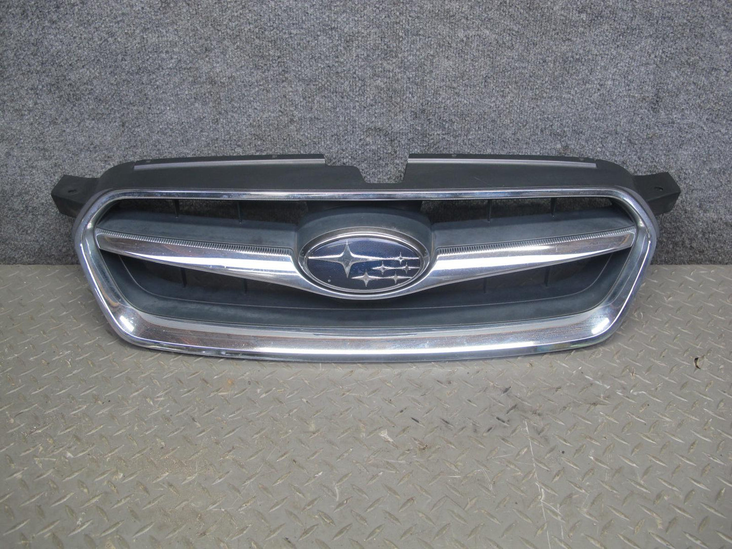08-09 Subaru Legacy Sedan Front Bumper Grille w Badge Logo OEM