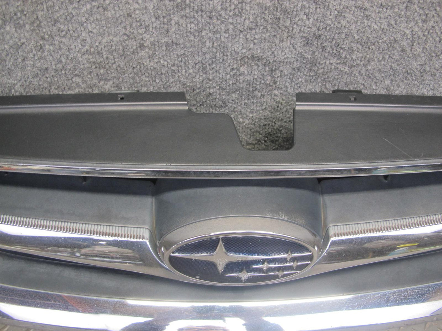 08-09 Subaru Legacy Sedan Front Bumper Grille w Badge Logo OEM