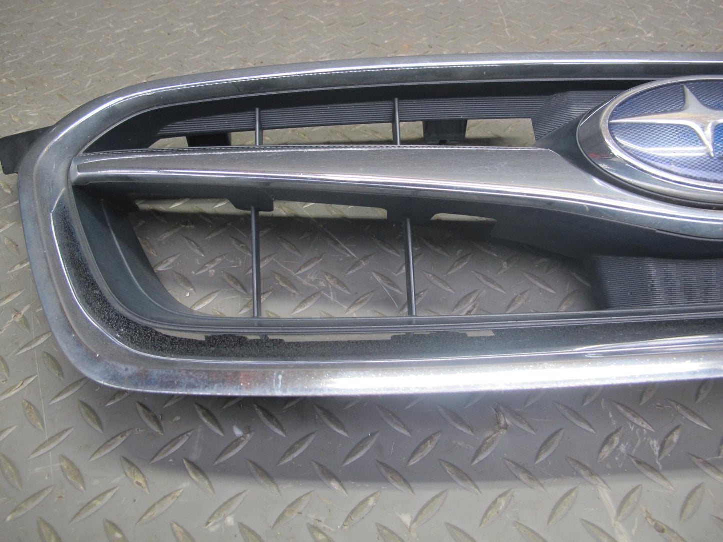 08-09 Subaru Legacy Sedan Front Bumper Grille w Badge Logo OEM