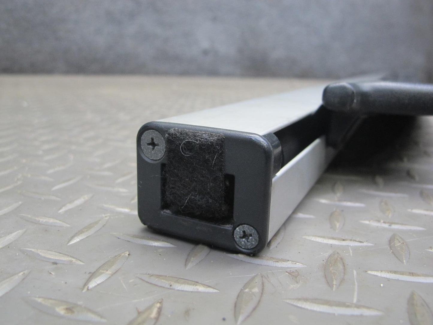 05-07 Subaru Outback Legacy Wagon Rear Retractable Luggage Compartment Cover OEM