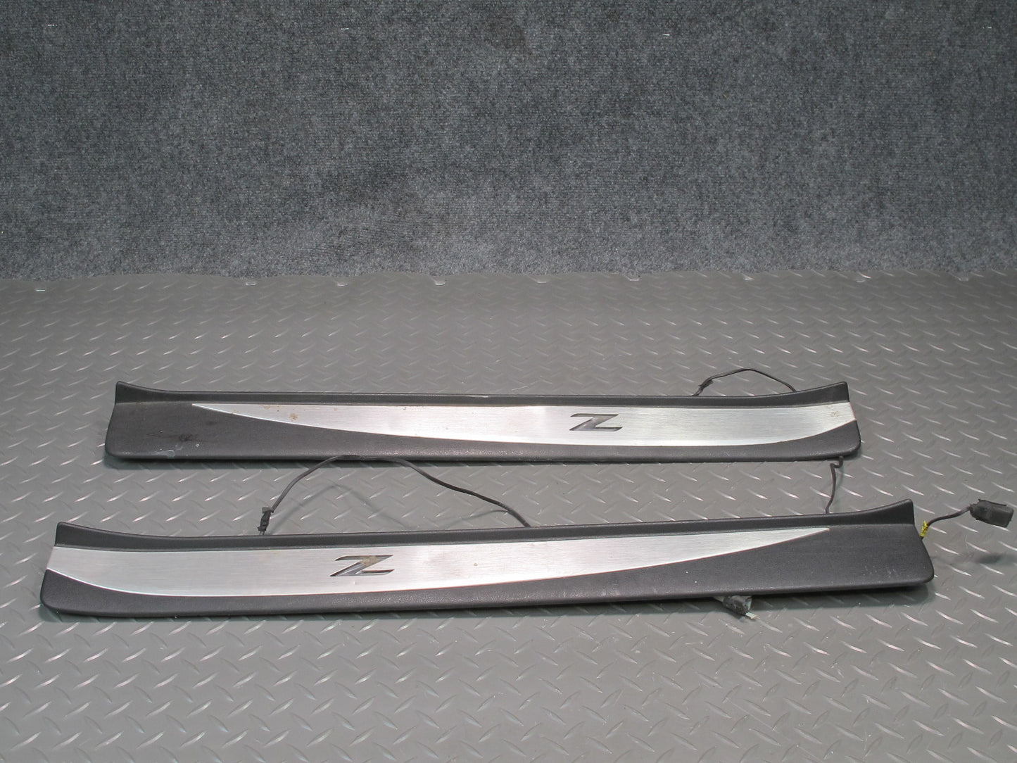 09-20 Nissan Z34 370Z Illuminated Left Right Door Scuff Sill Plate Trim Set OEM