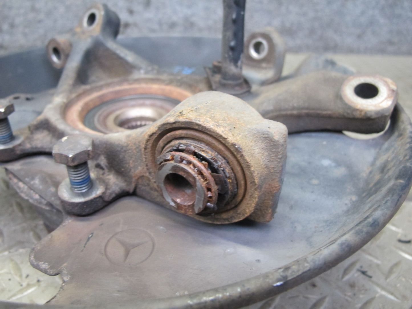 90-95 Mercedes W124 300D RWD Rear Left Spindle Knuckle Wheel Hub Bearing OEM