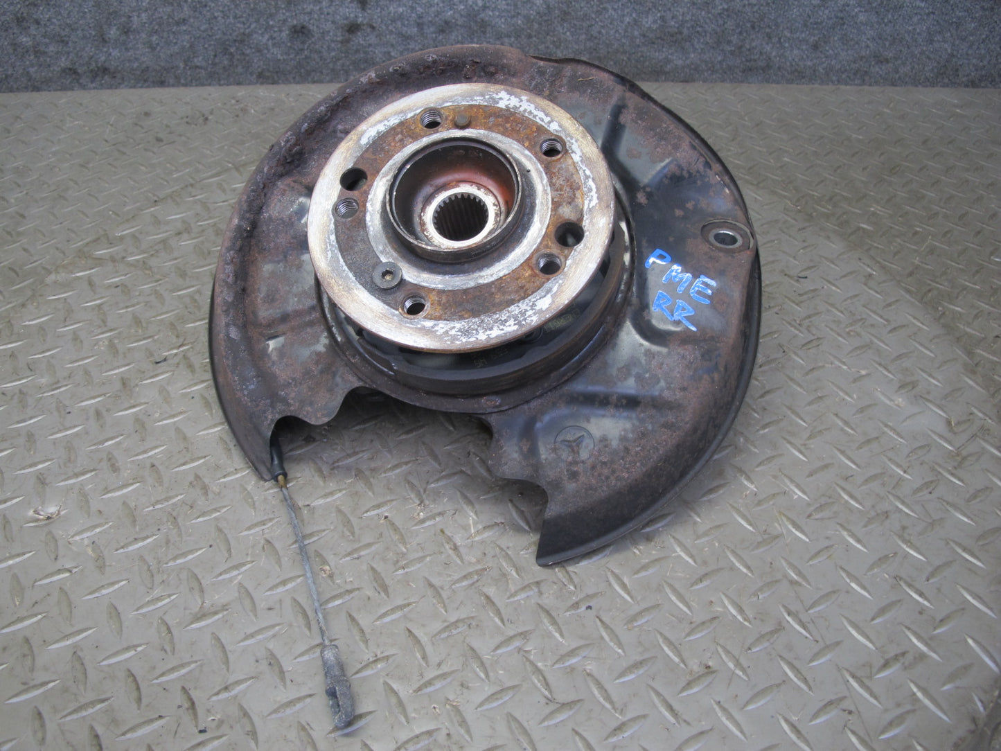 90-95 Mercedes W124 300D RWD Rear Right Spindle Knuckle Wheel Hub Bearing OEM